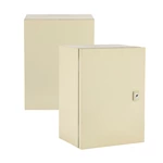 Caixa com classificação IP66 para proteção contra poeira e água.