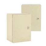 Caixa elétrica com entradas pré-perfuradas para facilitar a passagem de conduítes.