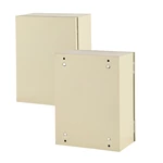 Caixa metálica resistente às intempéries com bordas seladas.