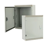 Caixa elétrica de montagem em superfície com entradas para eletroduto