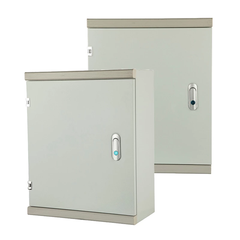 Caixa elétrica com furos de montagem pré-cortados.