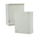 Caixa à prova de intempéries com terminal de aterramento integrado.