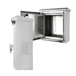 Furos de entrada para cabos na caixa de distribuição em aço inoxidável