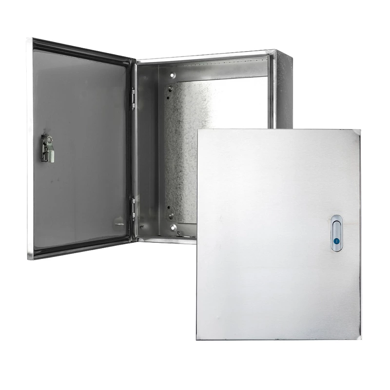 Caixa de proteção em aço inoxidável com furos de montagem.